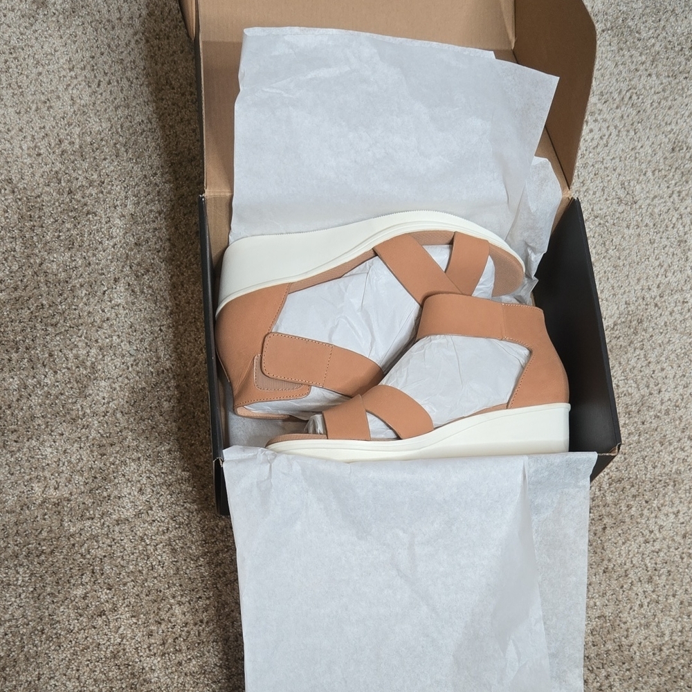 Naturalizer Tan Wedge Sandals